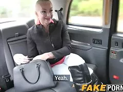 Amazon Vanessa trans con donne vecchie vs Petit