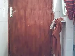 Teen cornea vecchie casalinghe vogliose Masturbazione nella fotocamera gioca la sua figa bagnata